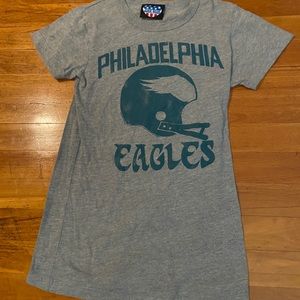 Women’s Philadelphia Eagles football tee